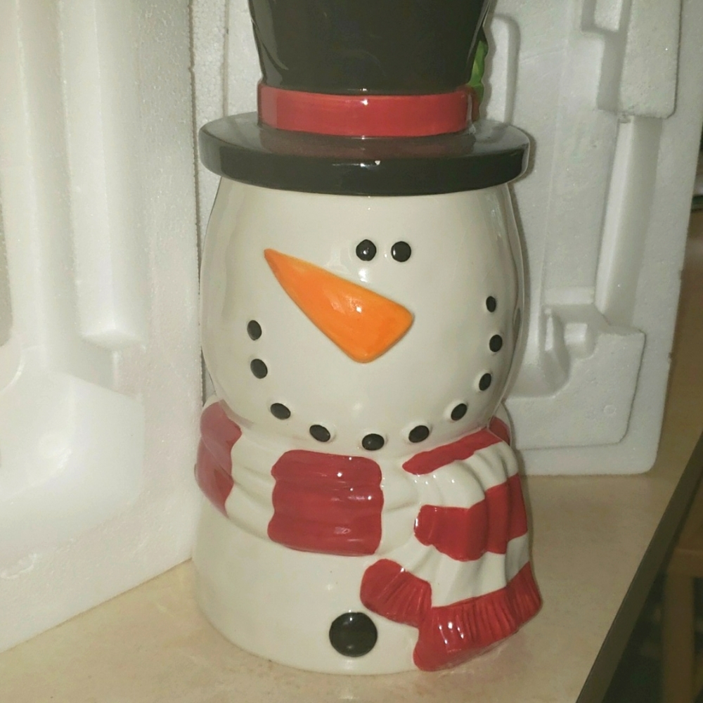 HOLIDAY SALE!!! LAST ONE LEFT - Ceramic snowman cookie jar